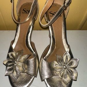 Sofft Metallic Gold Sandals with Floral Design